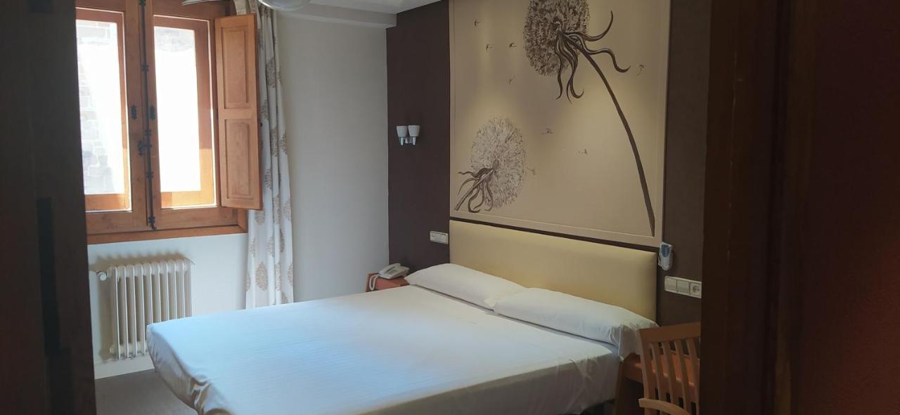 Hotel Monasterio De Leyre Yesa 외부 사진