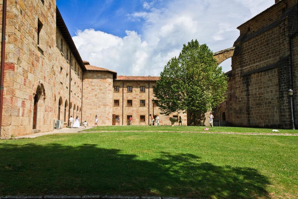 Hotel Monasterio De Leyre Yesa 외부 사진